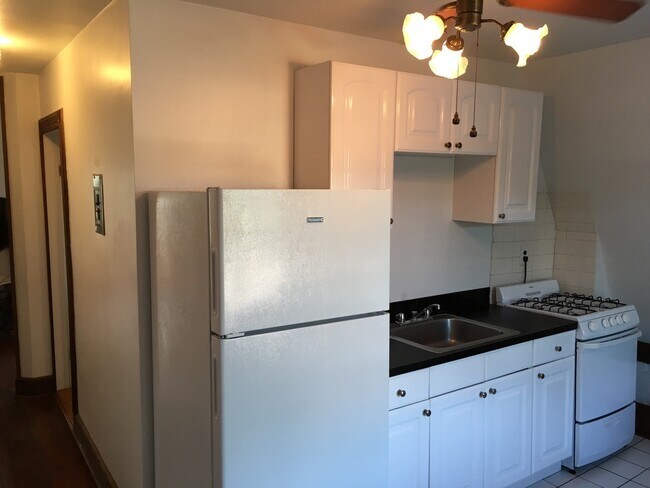 Kitchen, ceiling fan, edge of hallway to left - 77 South St