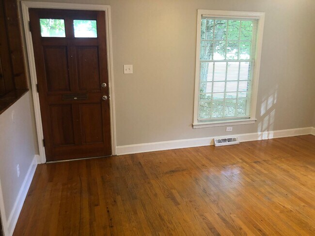 Foto del edificio - 5720-5722 Londonderry Duplex