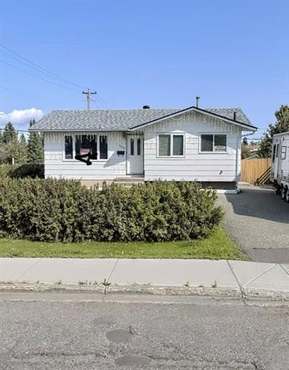 Building Photo - 9220-9115 115 Ave