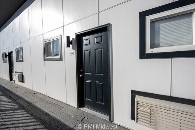 Building Photo - 3900 N Shadeland 2 bedroom