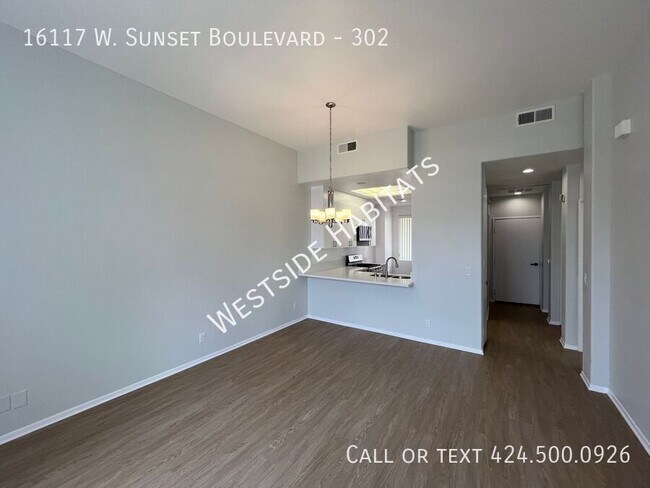 Foto del edificio - 16117 W Sunset Blvd