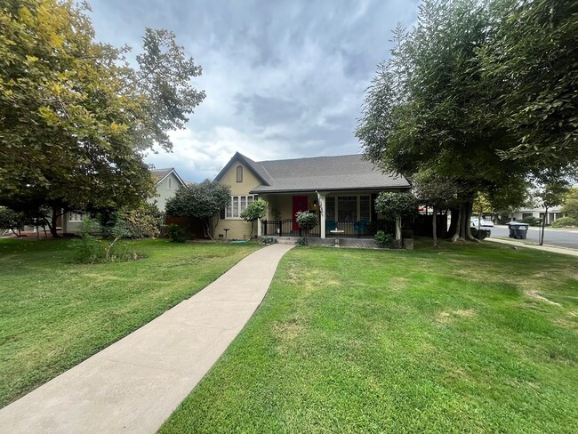 Building Photo - 1625 W Burrel Ave