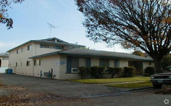 Building Photo - 1384 Essex Way