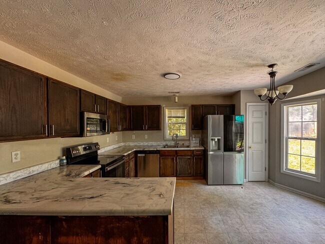Building Photo - Charming 3 Bed 2 Bath Plus Bonus Room in Raeford