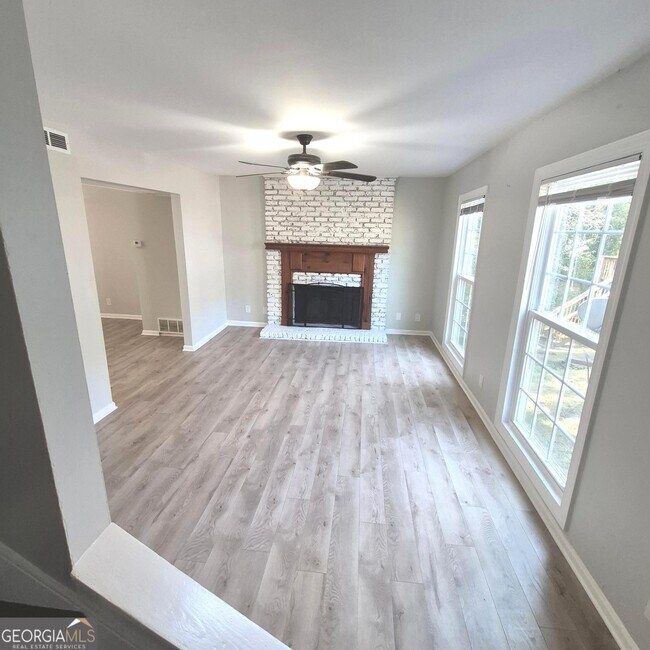 Foto del edificio - 195 Springdale Ct
