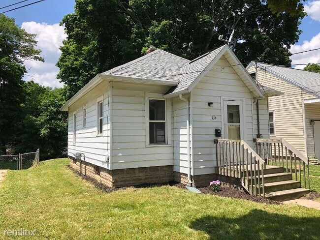 Building Photo - 2 br, 1 bath House - 1134 McCullough St