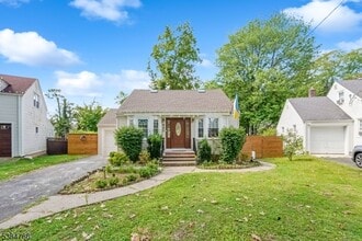 Building Photo - 425 Brook Ct