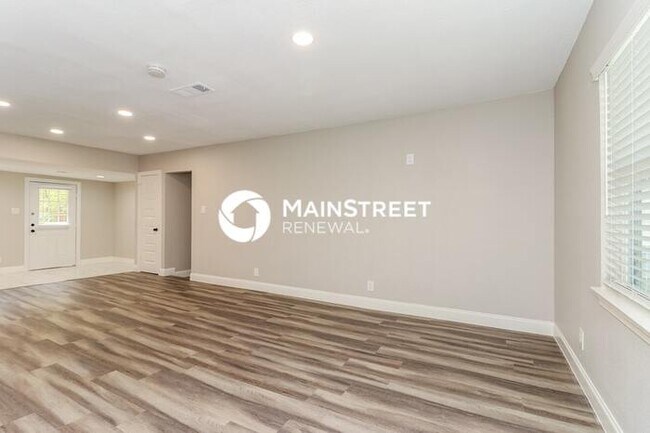 Foto del edificio - 4 Bedroom Pet-Friendly Home in Arlington, TX with Main Street Renewal