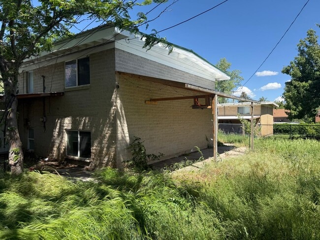Building Photo - Beautifully remodeled home with 1 car garage and central air