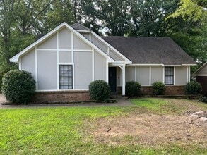 Building Photo - 933 Woodburne Pl