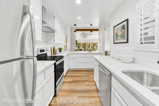 Building Photo - 2 br, 2 bath House - 3557 Montclair Road