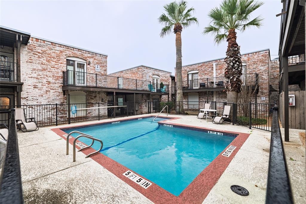 Foto principal - 6501 E Hill Dr