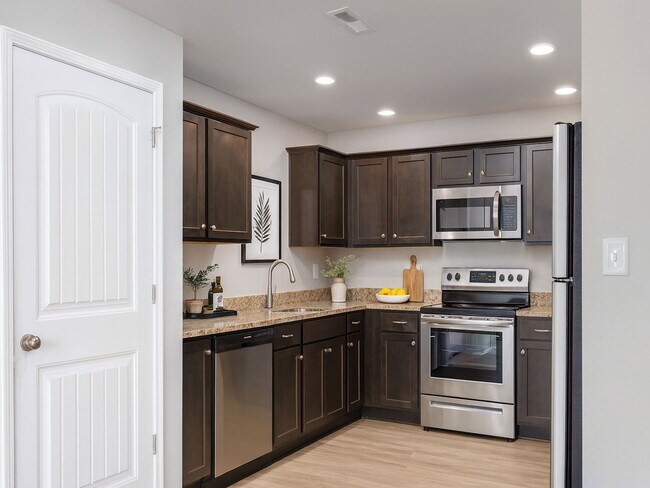 Foto del edificio - Charming 3-Bed, 2-Bath Ranch style duplex in the Colonial Gardens