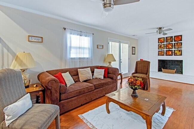 Foto del edificio - 3213 Lithonia Industrial Blvd