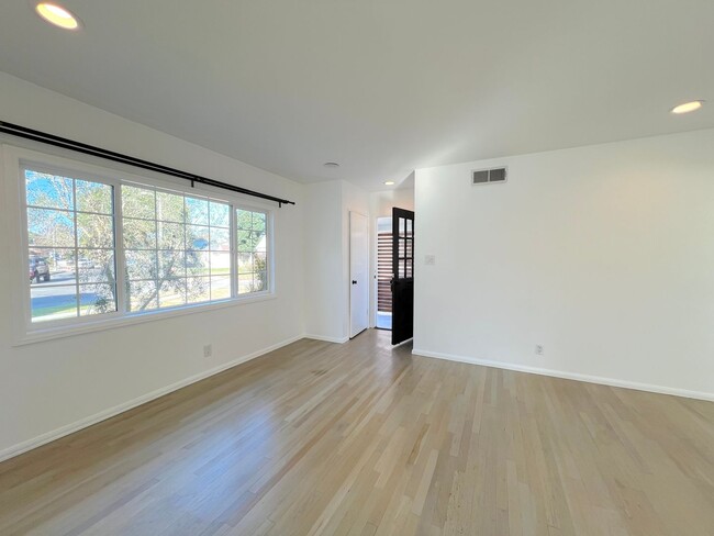 Foto del edificio - Clean and Updated 2 Bedroom in Long Beach