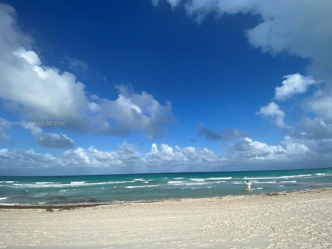 Foto del edificio - 9056 Collins Ave