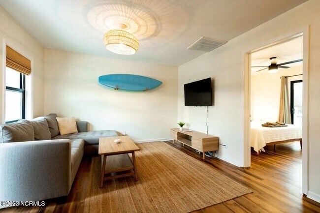 Foto del edificio - 1603 Lake Park Blvd S
