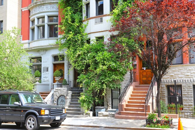 Building Photo - 143 W 81st St