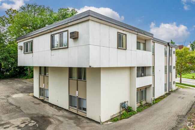 Foto del edificio - 323 Packard St