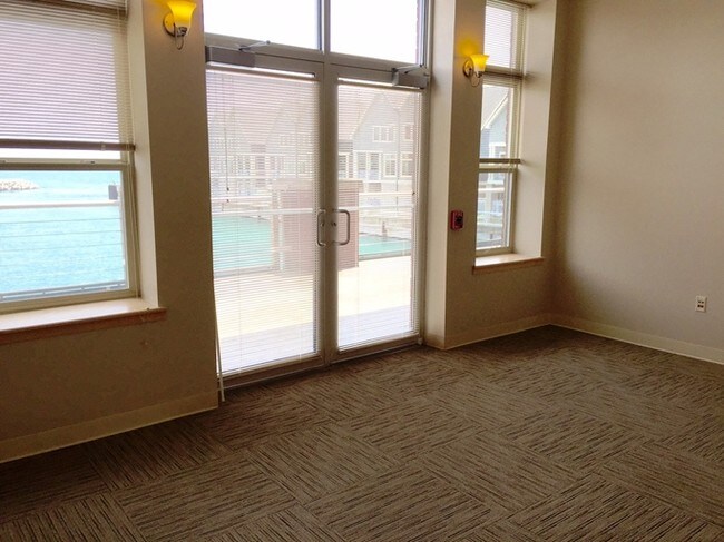Foto interior - 110 S Wisconsin St