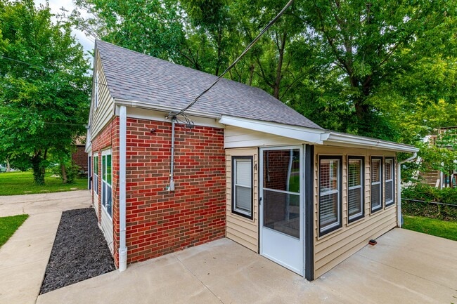Building Photo - 4 Aldeah Ave