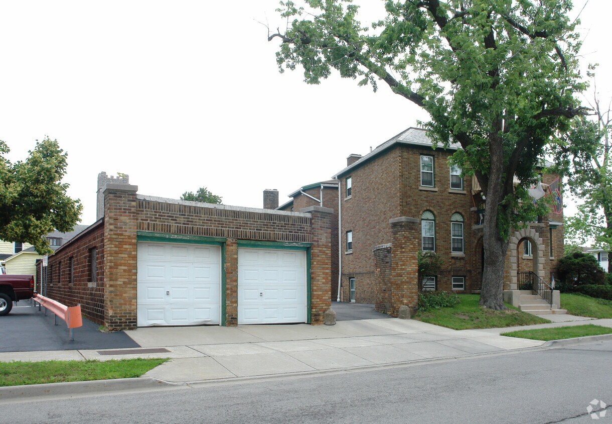 Building Photo - 112-132 Delaware Rd