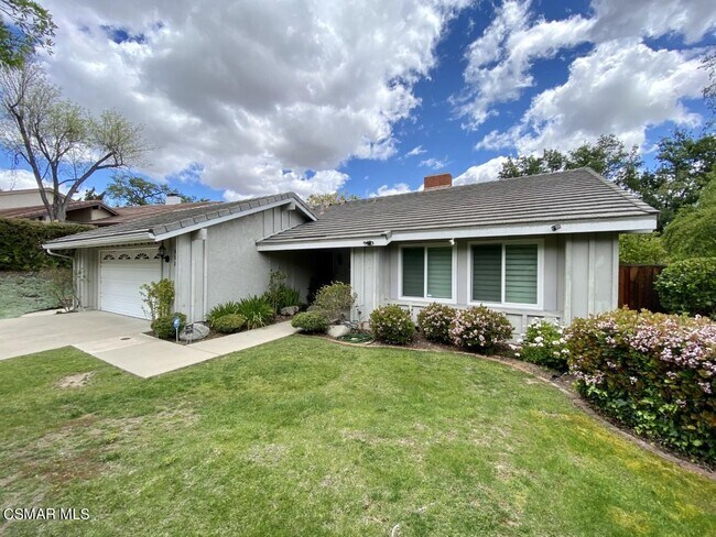 Building Photo - 880 Rim Crest Dr