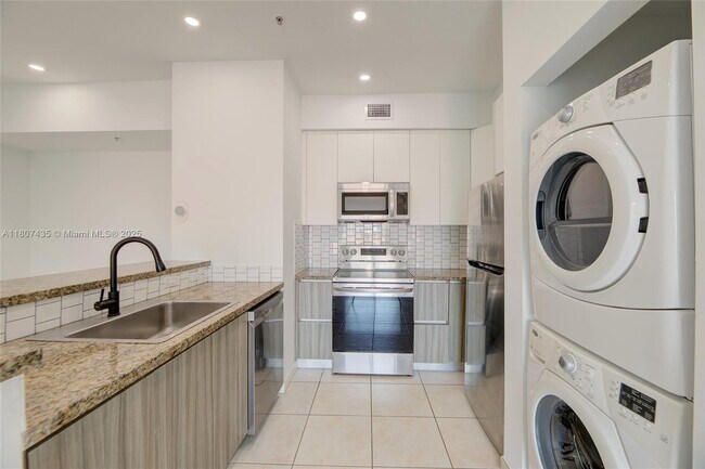 Foto del edificio - 7330 NW 114th Ave