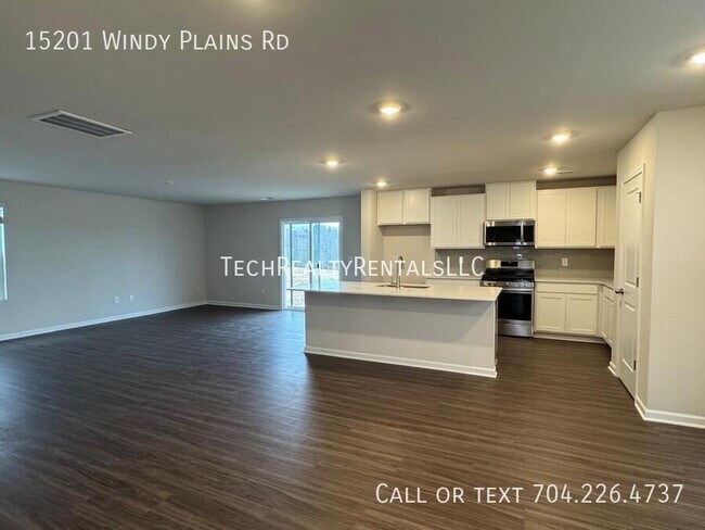 Building Photo - 15201 Windy Plns Rd