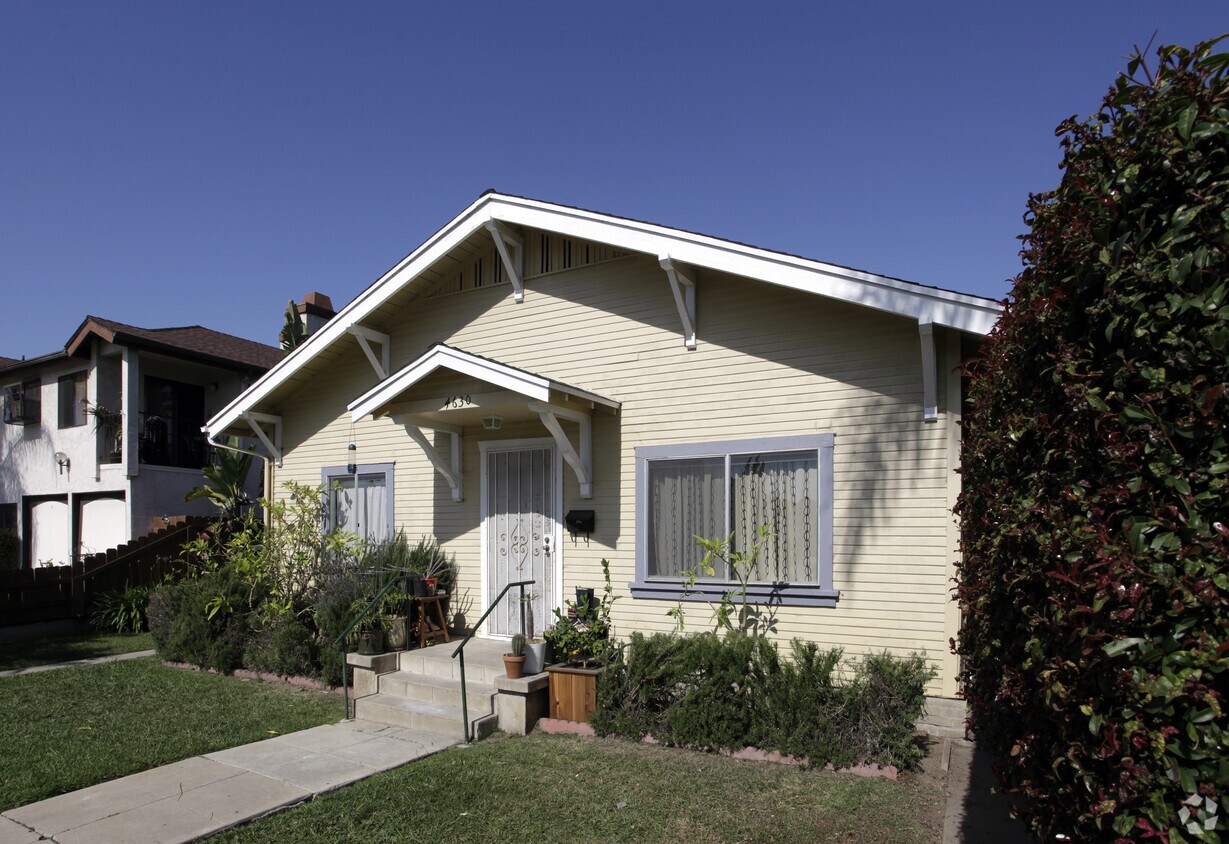 Foto del edificio - 4630-4634 1/2 North Ave