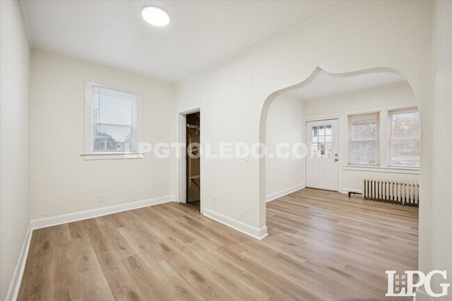 Building Photo - 950 Oak St