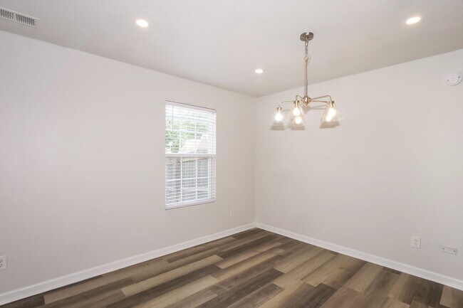 Foto del edificio - 4631 Tulip Creek Dr