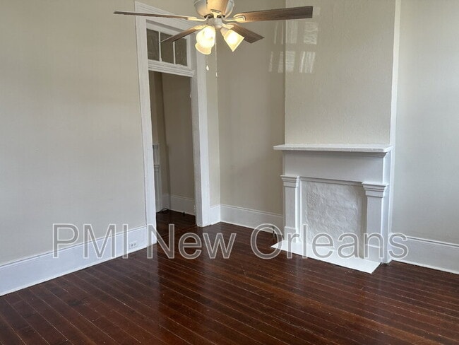 Foto del edificio - 2427 Rousseau St
