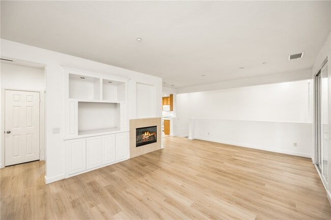 Building Photo - 24 Dietes Ct