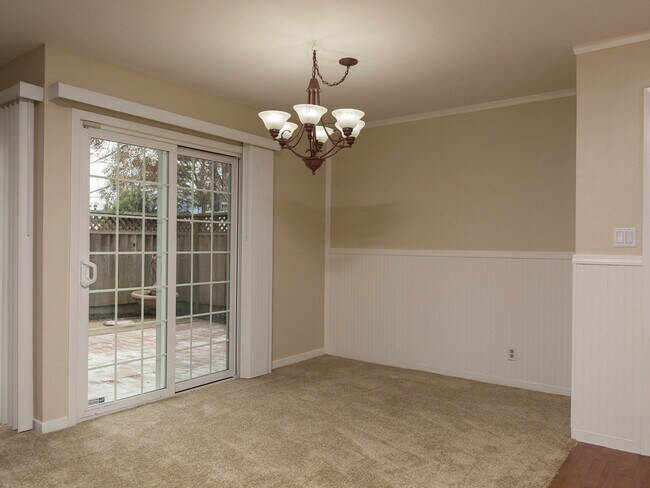 Foto del edificio - Wonderful 3 Bedroom, 2.5 bath, Updated Townhouse, in Danville!