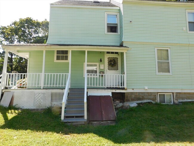 Building Photo - 11 Maple Pl