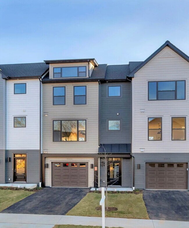 Building Photo - 2266 Fowler Cir