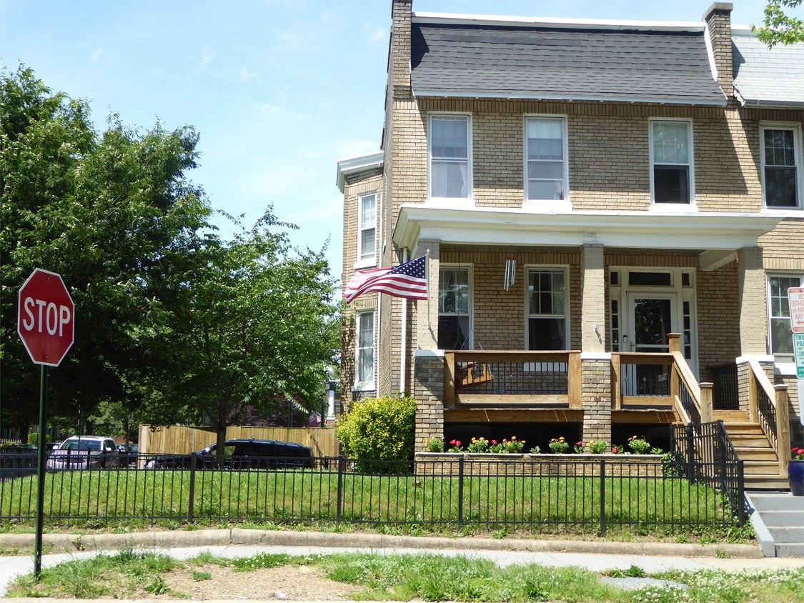 Photo - 1700 E St SE (Washington, DC)