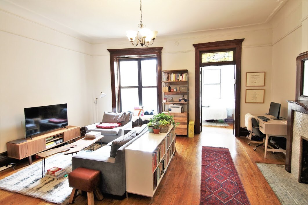 Primary Photo - 332 W 88th St
