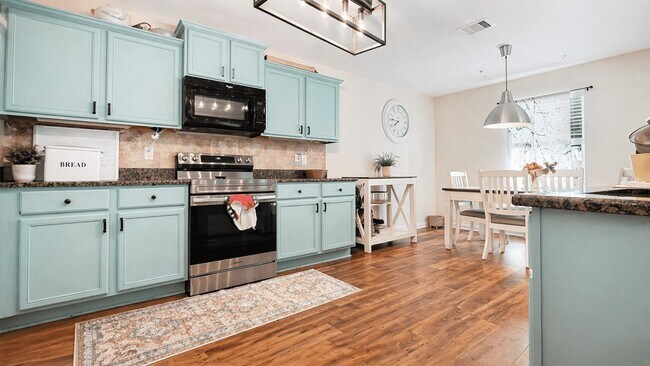 Building Photo - 17430 Cedar Rock Dr