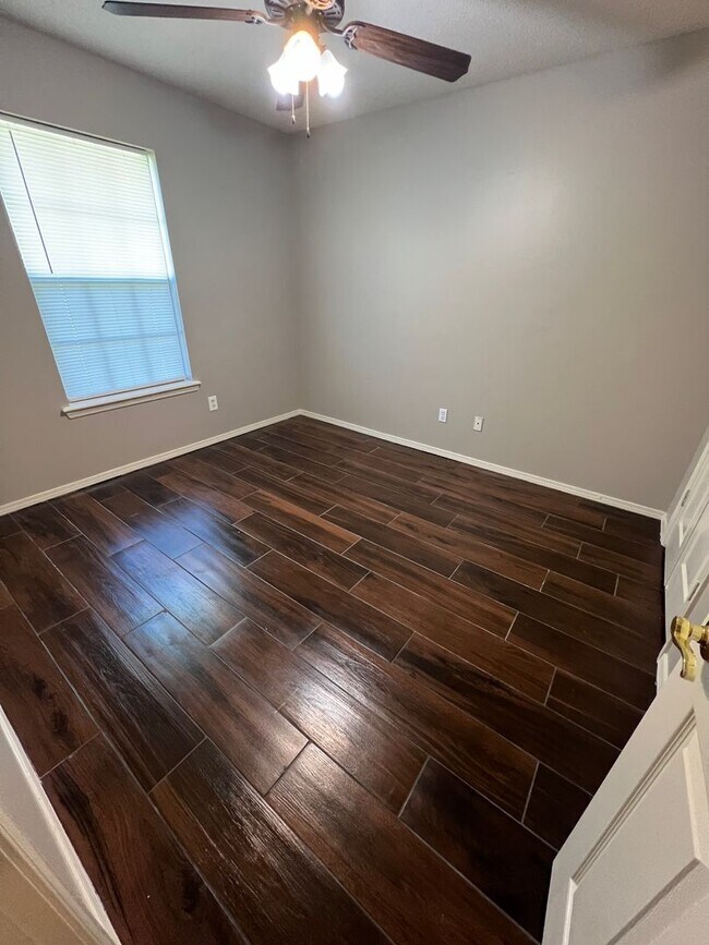 Foto del edificio - 1703 Wilder Ln