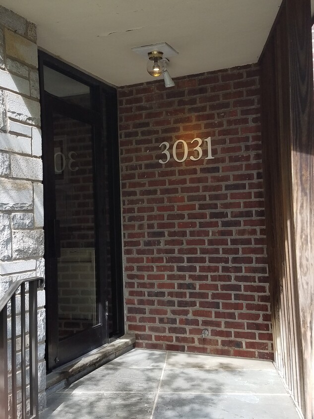 Primary Photo - 3031 Edwin Ave