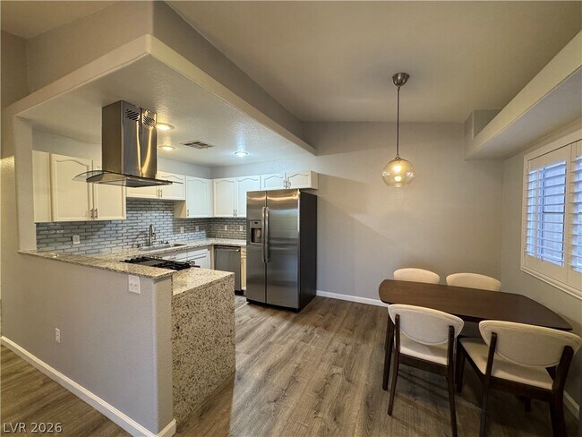 Foto del edificio - 401 Amber Pine St