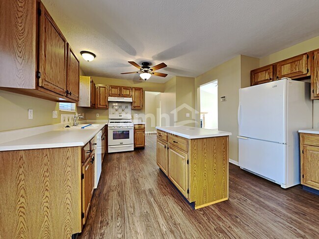 Foto del edificio - 935 Stone Ridge Ln