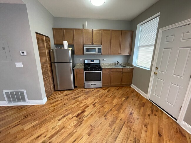 Foto del edificio - 751 E 45th St