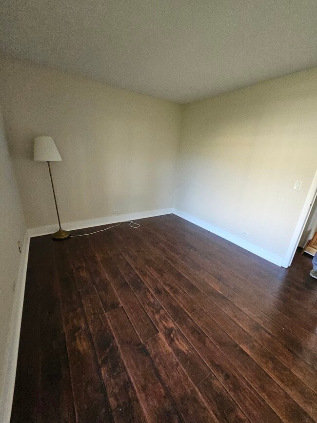 Building Photo - 1571 Cove Dr