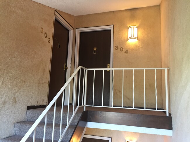 Building Photo - 838 Deerwood Dr