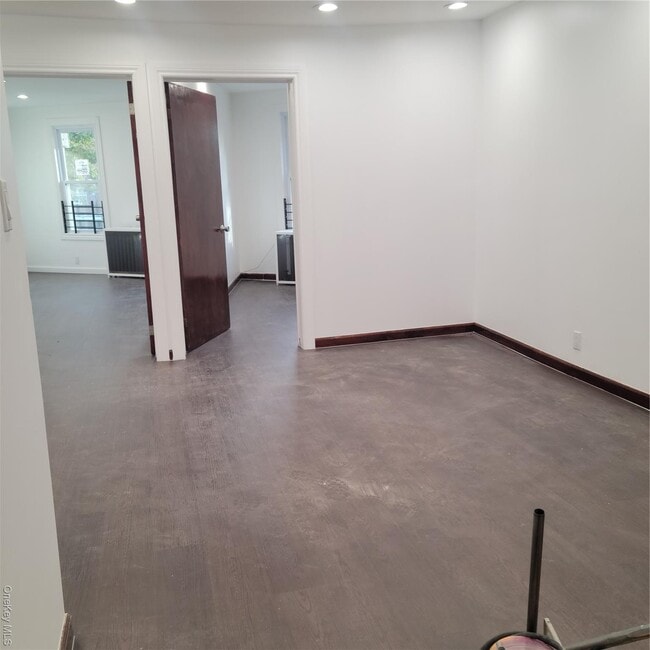 Building Photo - 107-05 Rockaway Blvd