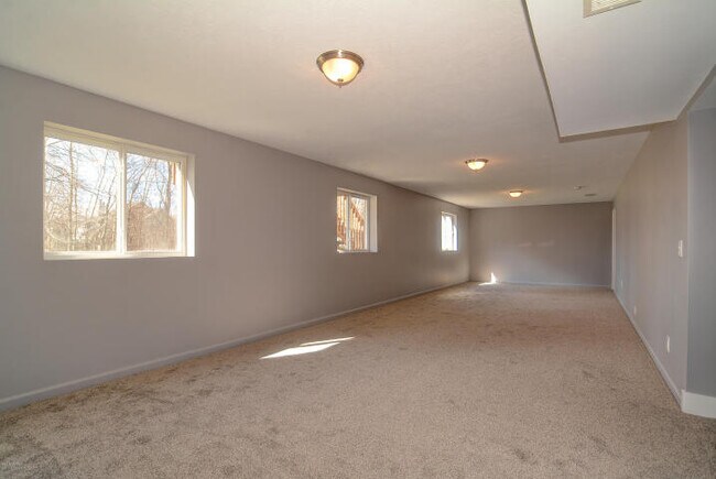 Building Photo - 2161 Kinnrow Ave NW