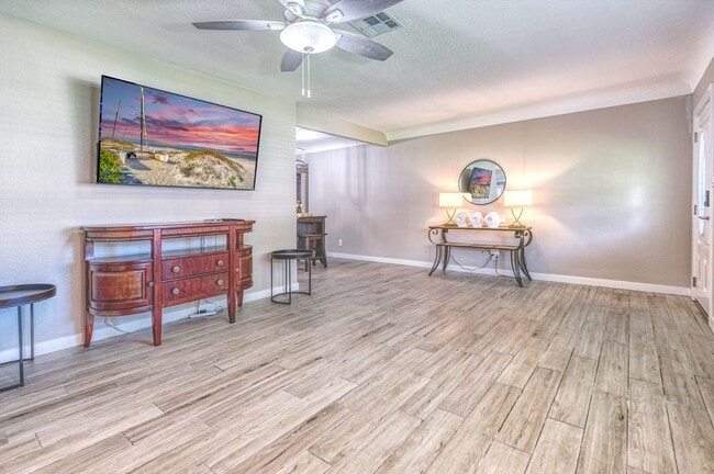 Building Photo - Beautifully Renovated 3-Bedroom Home with ...